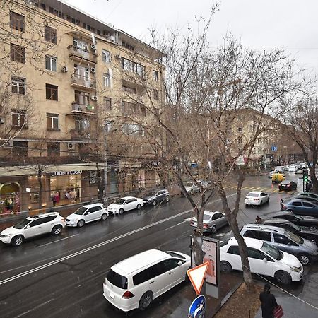 19Tumanyan Excellent Apartment In The Centre Of Capital 耶烈万 外观 照片