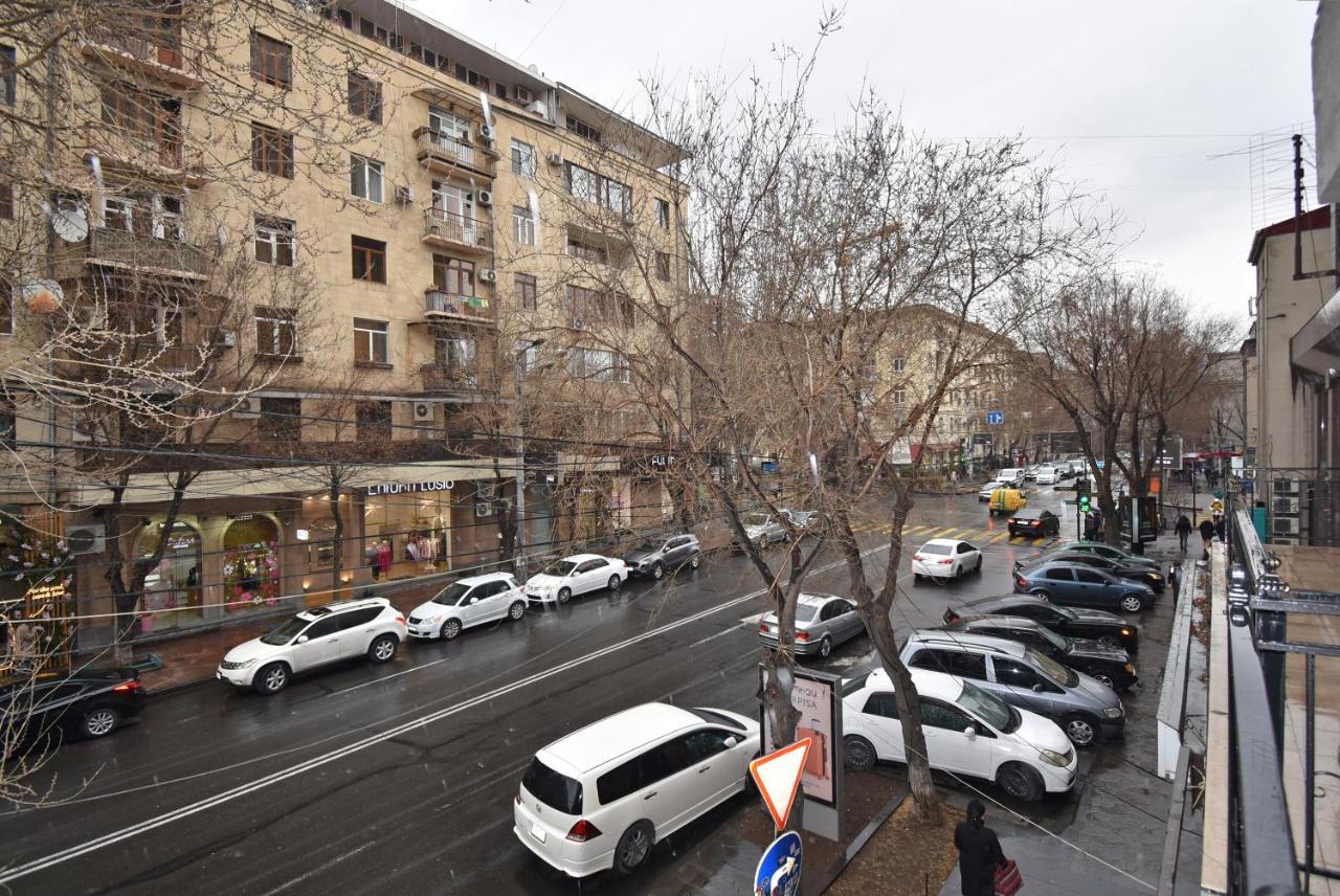 19Tumanyan Excellent Apartment In The Centre Of Capital 耶烈万 外观 照片