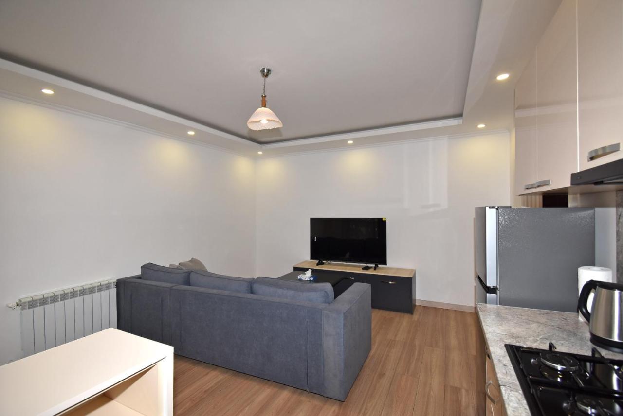 19Tumanyan Excellent Apartment In The Centre Of Capital 耶烈万 外观 照片