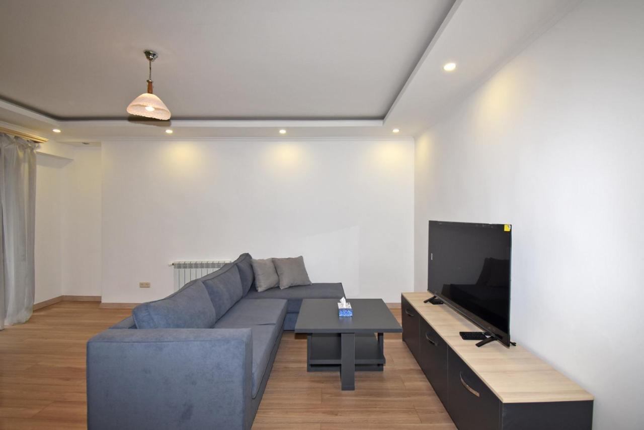 19Tumanyan Excellent Apartment In The Centre Of Capital 耶烈万 外观 照片